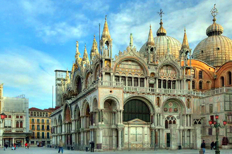 威尼斯半日游(水上巴士+步行游览+圣马可大教堂)