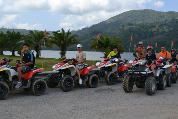 普吉岛驾驶200cc atv越野四驱车