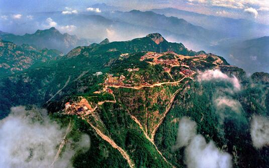 我想去泰山旅游,我岁,想清明去,想问问泰山游,我们弟兄们搭帮去