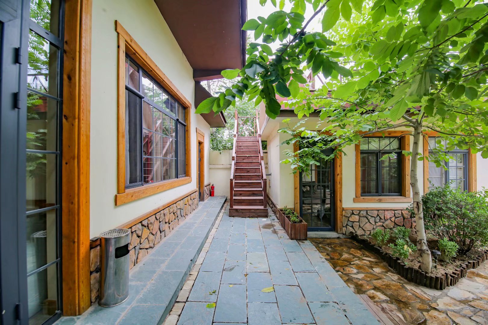 院(4卧室)6969野三坡栖谣邻舍是一家由专业设计师打造的高端民宿