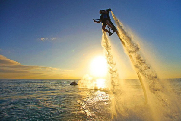 巴厘岛水世界水上飞人图片
