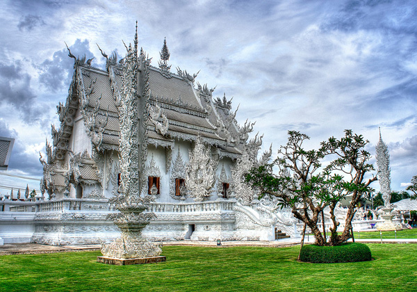 清迈 清莱一日游(白庙 黑庙)