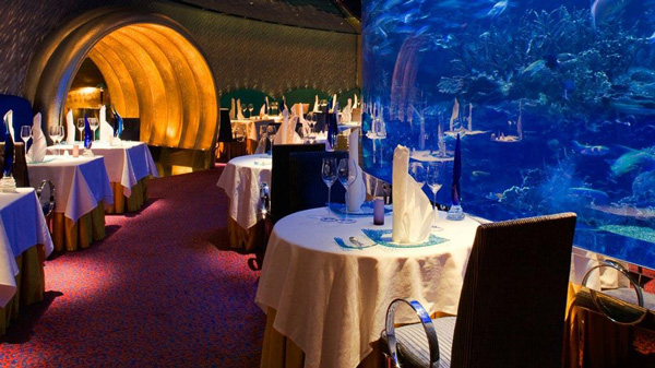 迪拜帆船酒店海底餐厅用餐