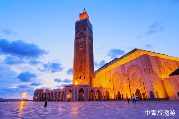 【非洲】摩洛哥+突尼斯14日【哈桑二世清真寺|伊夫圣洛朗私人花园|巴西亚皇宫|奥格巴清真寺|马拉喀什马车游览|沙漠骑骆驼|沙漠4x4越野车】
