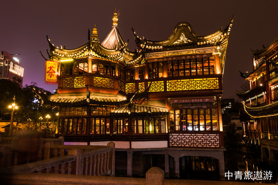 【头号玩家】华东迪士尼两日进园/烟花秀/打卡世茂深坑酒店/枕水人家乌镇西栅/长街宴+山外山四大美食双飞六天跟团游