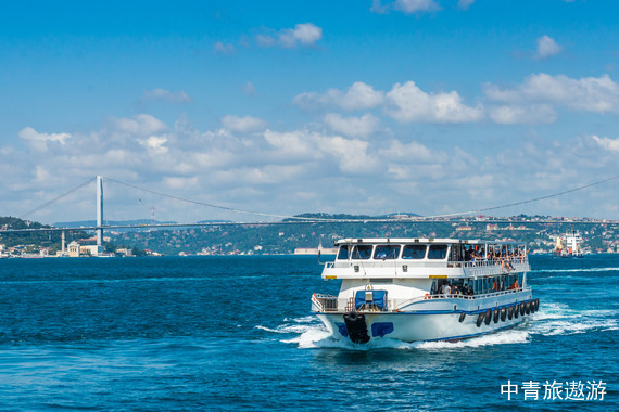 土耳其伊斯坦布尔+伊兹密尔+库萨达斯+帕姆卡莱+费特希耶+孔亚+卡帕多奇亚10日游