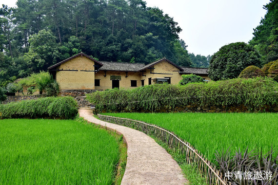 湖南双卧7日游【长沙+韶山+张家界森林公园+黄龙洞+天门山+湘西苗寨+魅力湘西+凤凰古城+芙蓉镇+土司城】