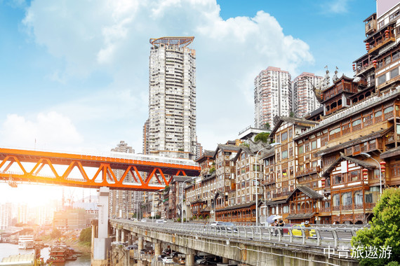 【愛上重慶】雙飛5天【天生三橋/仙女山/九黎城/烏江畫廊游船/李子壩輕軌穿樓/解放碑/洪崖洞】