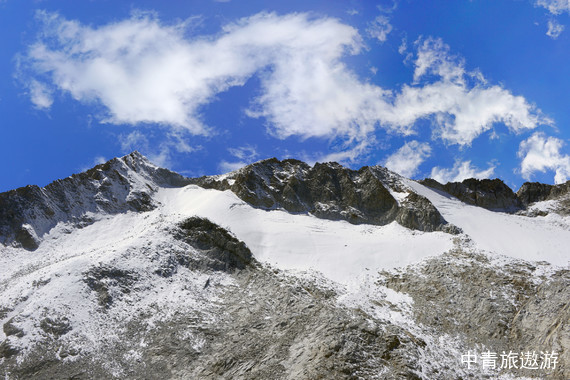 【四川】雙飛6日游【九寨溝 黃龍 都江堰or熊貓樂園（2選1）】