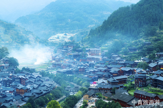 【貴州】輕奢?貴州純玩雙飛5日【黃果樹+大小七孔+獨(dú)山天洞+千戶苗寨+青巖古鎮(zhèn)】西江二上觀景臺+小七孔VIP通道丨2+1豪華車+VIP接送機(jī)