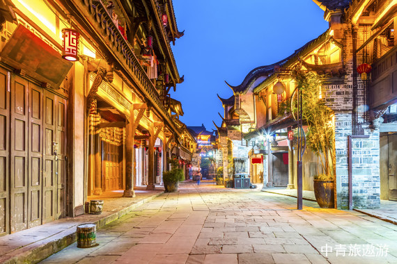 【重慶+成都】雙飛6日之旅【熊貓基地+寬窄巷子+春熙路+錦里+三星堆+人民公園+解放碑+龍門浩老街+洪崖洞+磁器口+李子壩+大足石刻】